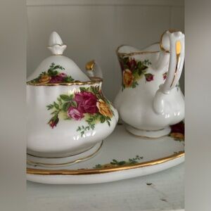 Royal Albert country roses